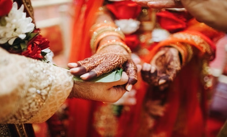 ritual with coconut leaves traditional hindu wedding Rvr school of photography