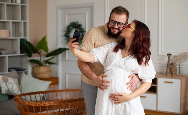 maternity shoot poses