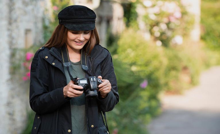 female traveler photography